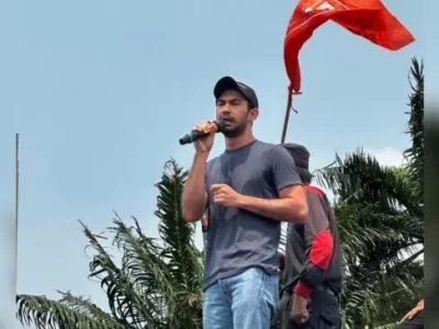 Artis tanah air kompak bergabung bersama masyarakat menolak revisi UU Pilkada di depan gedung DPR RI, Kamis (22/8). Termasuk Reza Rahadian. (Foto: X)