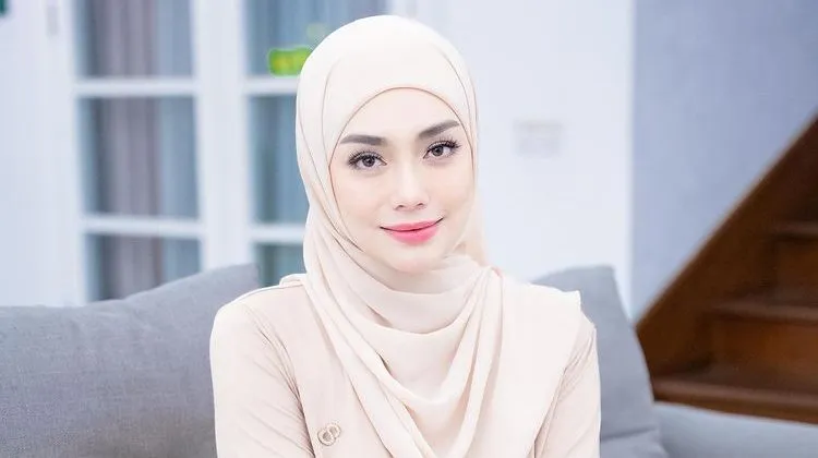 Umi Pipik Beberkan Proses Hijrah Celine Evangelista Jadi Mualaf