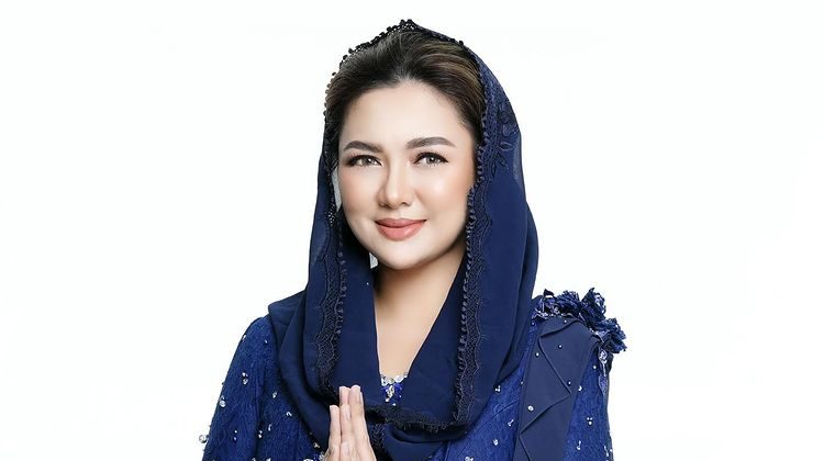 Vicky Shu memastikan diri maju dalam Pilkada Kabupaten Cilacap 2024. Foto : Instagram/vickyshu