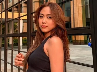 Sisca Saras comeback ke dunia musik dengan merilis single terbaru 'Terbawa Suasana', Jumat (16/8). (Foto: Instagram/ _siscasaras_)