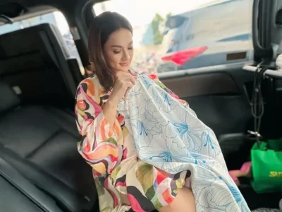 Tengku Dewi Putri saat menyusui anak di tengah jadwal syuting yang begitu padat. (Foto: Instagram/tengkudewiputri_tdp)