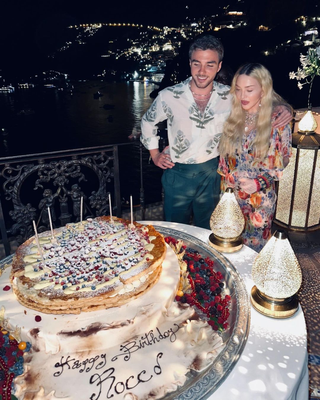 Madonna bersama putranya, Rocco. (Foto: Instagram/ Madonna)