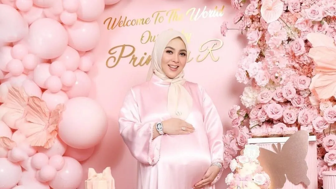 Syahrini Bagikan Potret Putri Pertamanya dengan Reino Barack