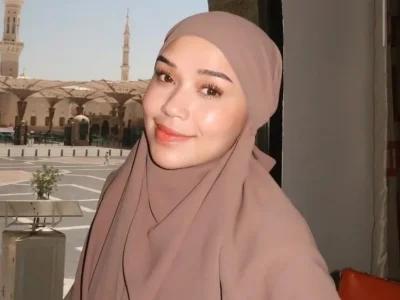 Lula Lahfah saat menjalankan ibadah umrah. Foto: Dok. Instagram @lulalahfah