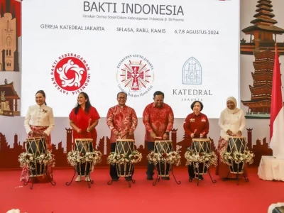 Pembukaan program Bakti Indonesia, yang dihadiri oleh semua perwakilan agama dibuka di Katedral Jakarta. (Foto Naomi)