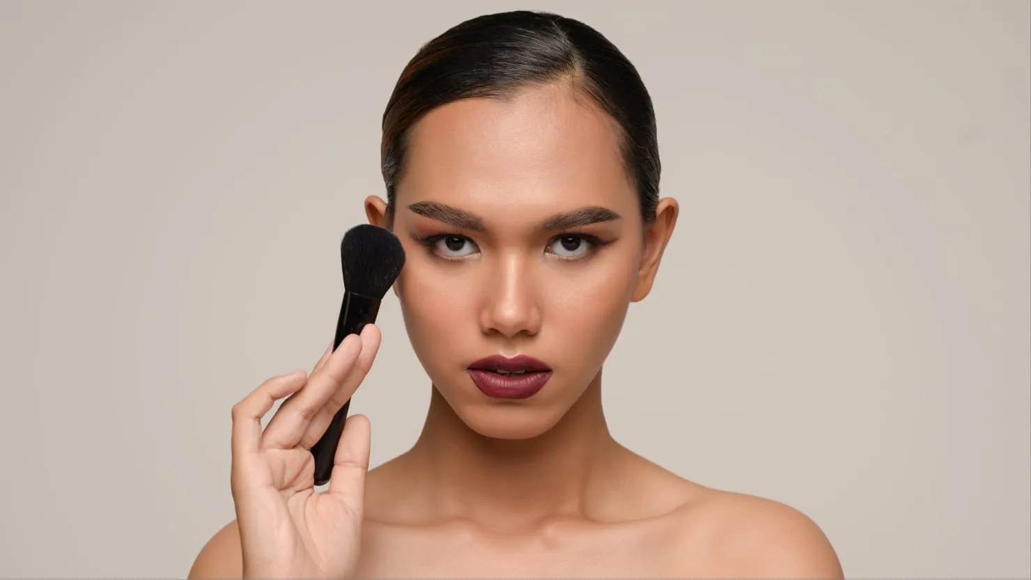 Tips Mudah Mencegah Makeup Luntur saat Berkeringat