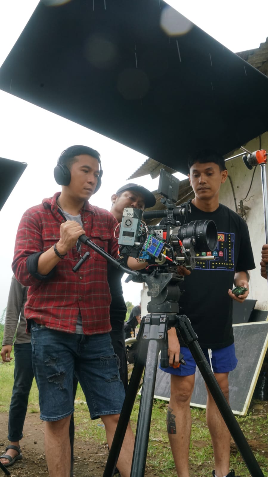 Girry Pratama, produser sekaligus sutradara saat syuting 'Kutukan Calon Arang'. (Foto: Dok. Lingkar Pictures)