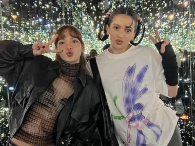 Lisa BLACKPINK dan Rosalia saat bertemu tahun lalu. Foto: Dok. Instagram @lalalalisa_m