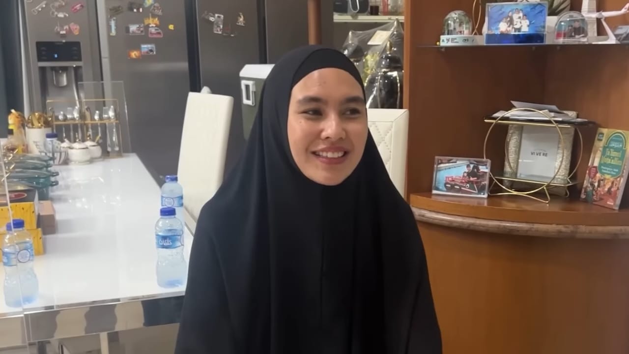 Kartika Putri umumkan pensiun syuting setelah kini mantap bercadar. Foto: Dok. YouTube Kartika Putri Official
