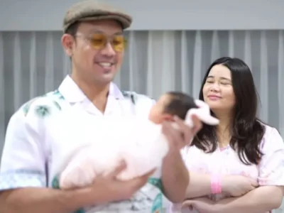 Denny Sumargo dan Olivia Allan menyambut anak pertama yang diberi nama Gabriella. (Foto: Instagram/dennysumargo)