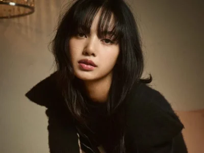 Lisa BLACKPINK tampil cantik dalam pemotretan bersama majalah ELLE Amerika. Foto: Dok. ELLE