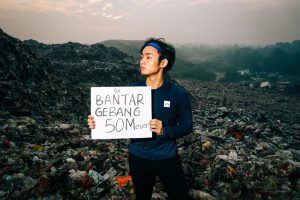 Aktivis lingkungan yang kuliah di Belanda ini mengingatkan pentingnya kesadaran masyarakat dan pemerintah tentang pengelolaan sampah yang benar. (Foto: Dokpri)