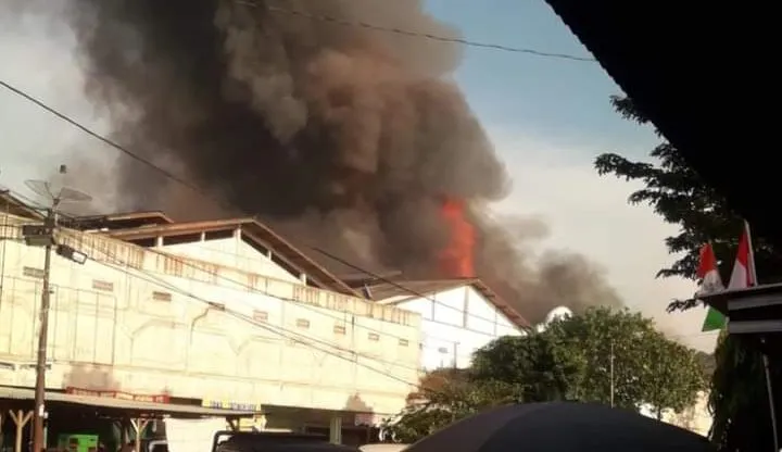Kebakaran Landa Pasar Kutoarjo, Hanguskan Ratusan Kios
