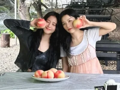 Jisoo BLACKPINK dan Seulgi Red Velvet. Foto: Dok. Instagram @sooyaaa__
