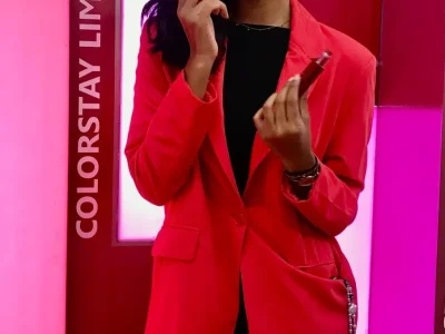 Sarah Tumiwa berkulit sawo matang, harus memilih lipstik yang sesuai undertone kulit. (Foto: Naomi)