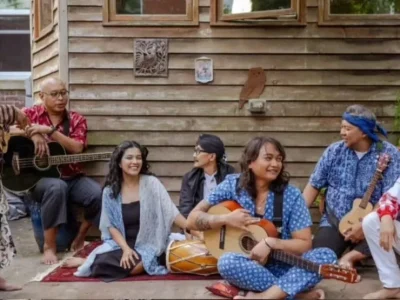 Dwi Riana dan Orkes Garasi rilis lagu spesial rayakan HUT RI. Foto: Dok. Instagram @thedwiriana