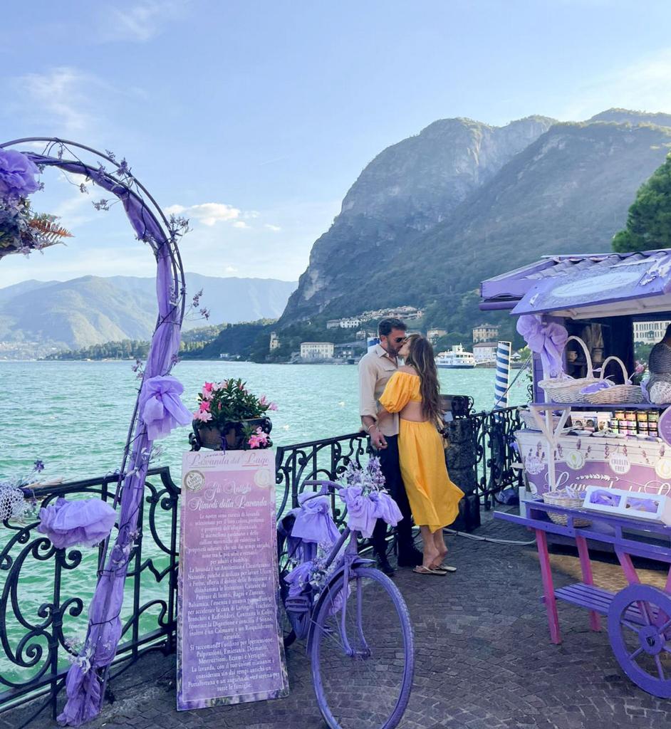 Jennifer Lopez dan Ben Affleck saat honeymoon di Italia. Foto: Dok. SWNS