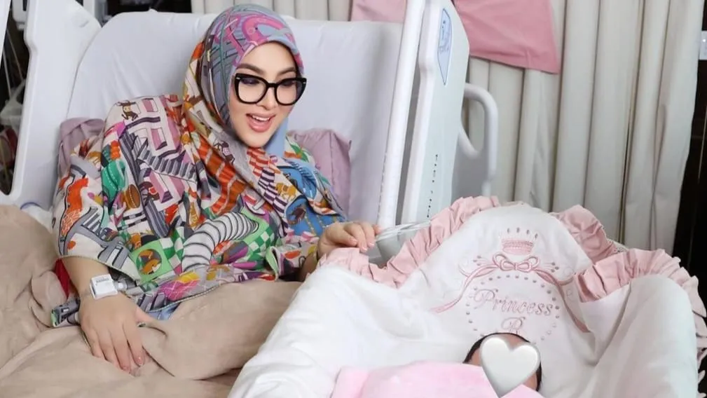 Setelah Melahirkan, Syahrini Pantang Konsumsi Makanan Ini