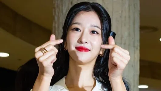Seo Yea Ji Muncul Perdana ke Publik Setelah Terlibat Skandal