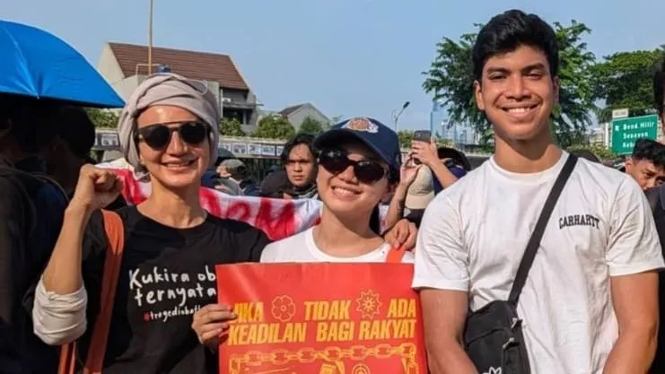 Wanda Hamidah Bangga, Dua Anaknya Berani Kritik Pemerintah