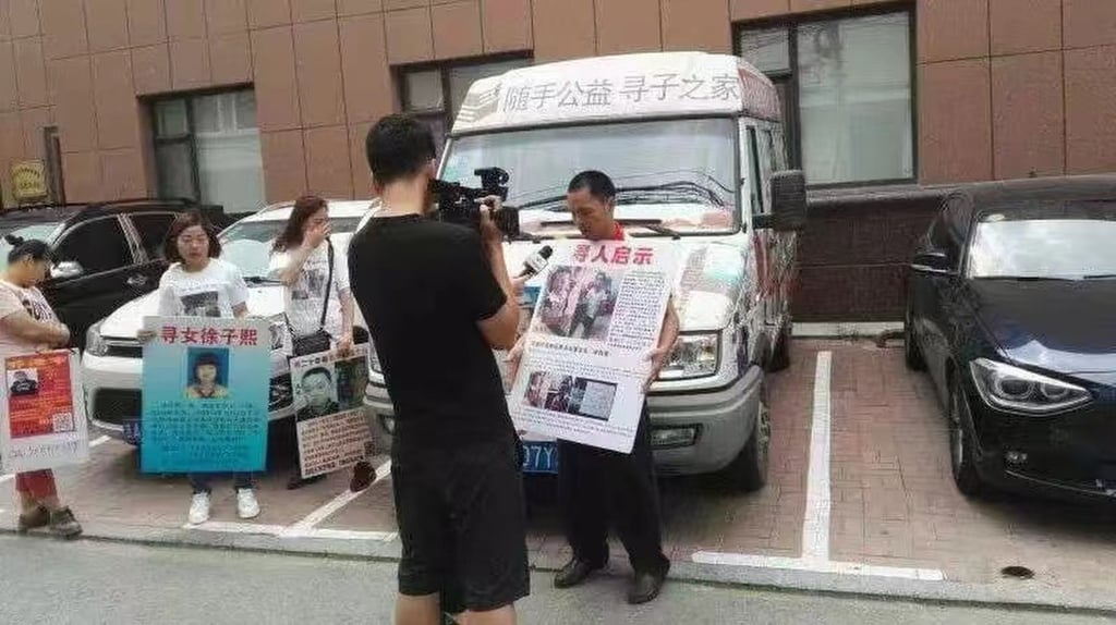 Liu Dongping dalam usaha mencari Jiazhu. Foto: Dok. Weibo
