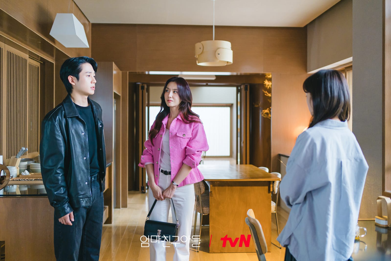 Potongan gambar adegan dari episode 5 'Love Next Door'. Foto: Dok. X @CJnDrama