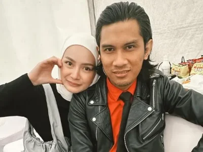 Dhatu dan suaminya, Tria The Changcuters. (Foto: instagram/dhaturembulan)