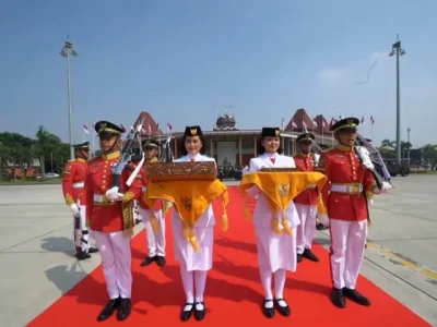 Kirab Bendera Merah Putih dan Teks Proklamasi menuju IKN (Foto: YouTube/SekretariatPresiden)