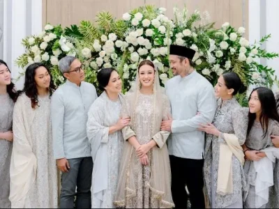 Gaya Kompak Keluarga Tora di Pengajian Nabila (Foto: instagram/t_orasudi_ro)