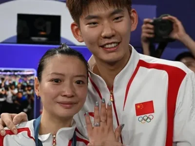 Huang Yaqiong raih medali emas dan lamaran di Olimpiade Paris 2024 (Foto: Getty Images)