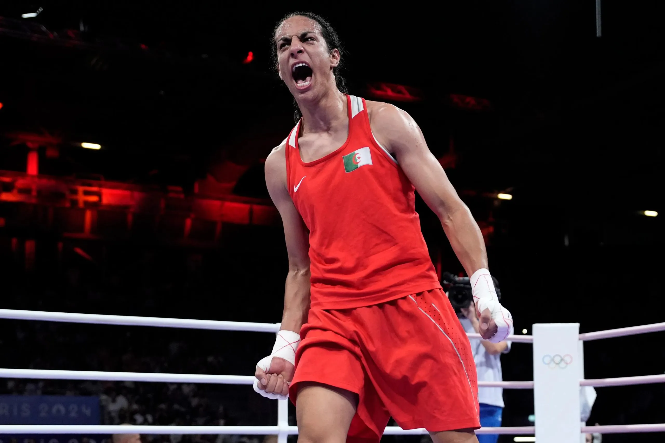 Imane Khelif Petinju Wanita Aljazair Peraih Medali Perak Olimpiade Prancis 2024, Transgender atau DSD?