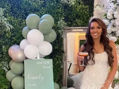 Lindsya Slater memilih menikah diri sendiri karena diselingkuhi calon suami. Foto : SWNS