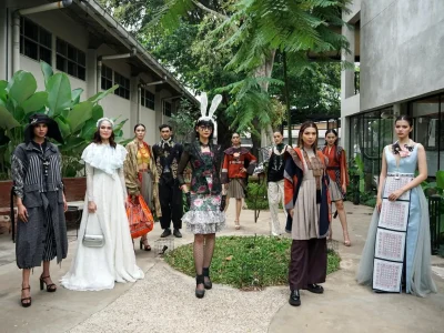 Karya busana khas Indonesia akan dipamerkan di Front Row Paris 2024 oleh 10 desainer dan 3 siswa SMK Indonesia. (Foto Naomi)