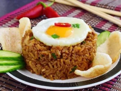 ILUSTRASI: Nasi goreng tidak baik dijadikan menu sarapan. Foto : Shutterstock