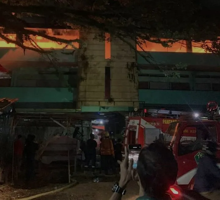Detik-detik Kebakaran Melanda Pasar Comboran Malang