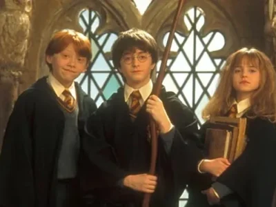 Rupert Grint, Daniel Radcliffe, dan Emma Watson tampil pertama kali sebagai Ron, Harry, dan Hermione dalam 'Harry Potter'. Foto : Collection Christophel/Alamy