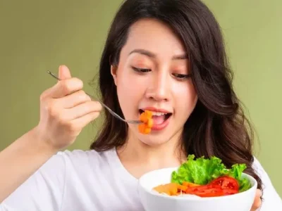 ILUSTRASI : Makan dua kali sehari. Foto : healthshots