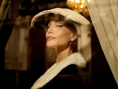 Angelina Jolie saat memerankan sosok penyanyi legendaris di film 'Maria'. (Foto: Dok. Pablo Larrain)