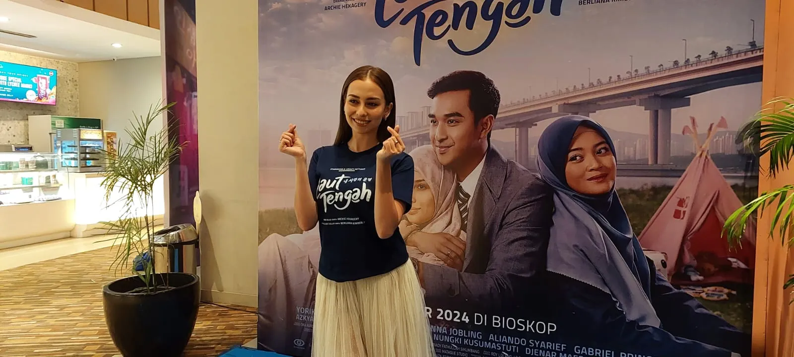Anna Jobling Rela Dipoligami di Film Terbaru ‘Laut Tengah’