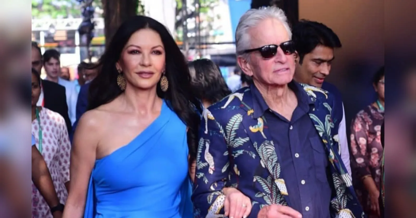 Catherine Zeta-Jones Rayakan Ultah Suami dengan Foto Telanjang