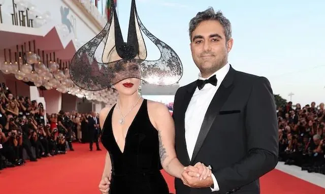 Lady Gaga Pamer Cincin Pertunangan di Festival Film Venesia