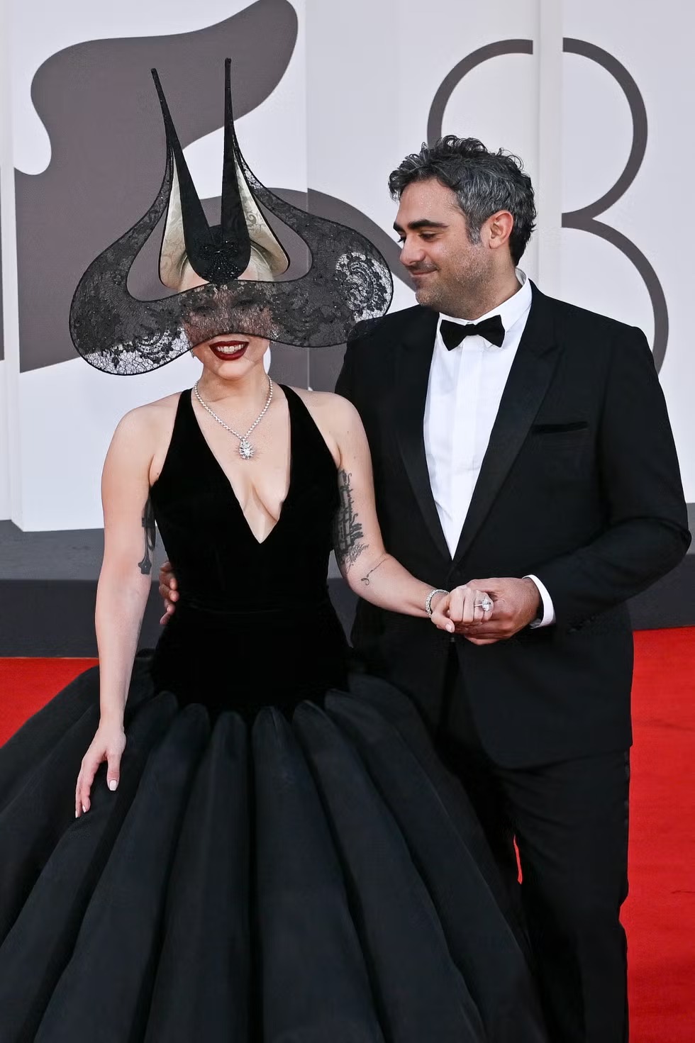 Lady Gaga dan Michael Polansky di Festival Film Venesia ke-81, Italia. (Foto: Stephanie Cardile/Getty Images)