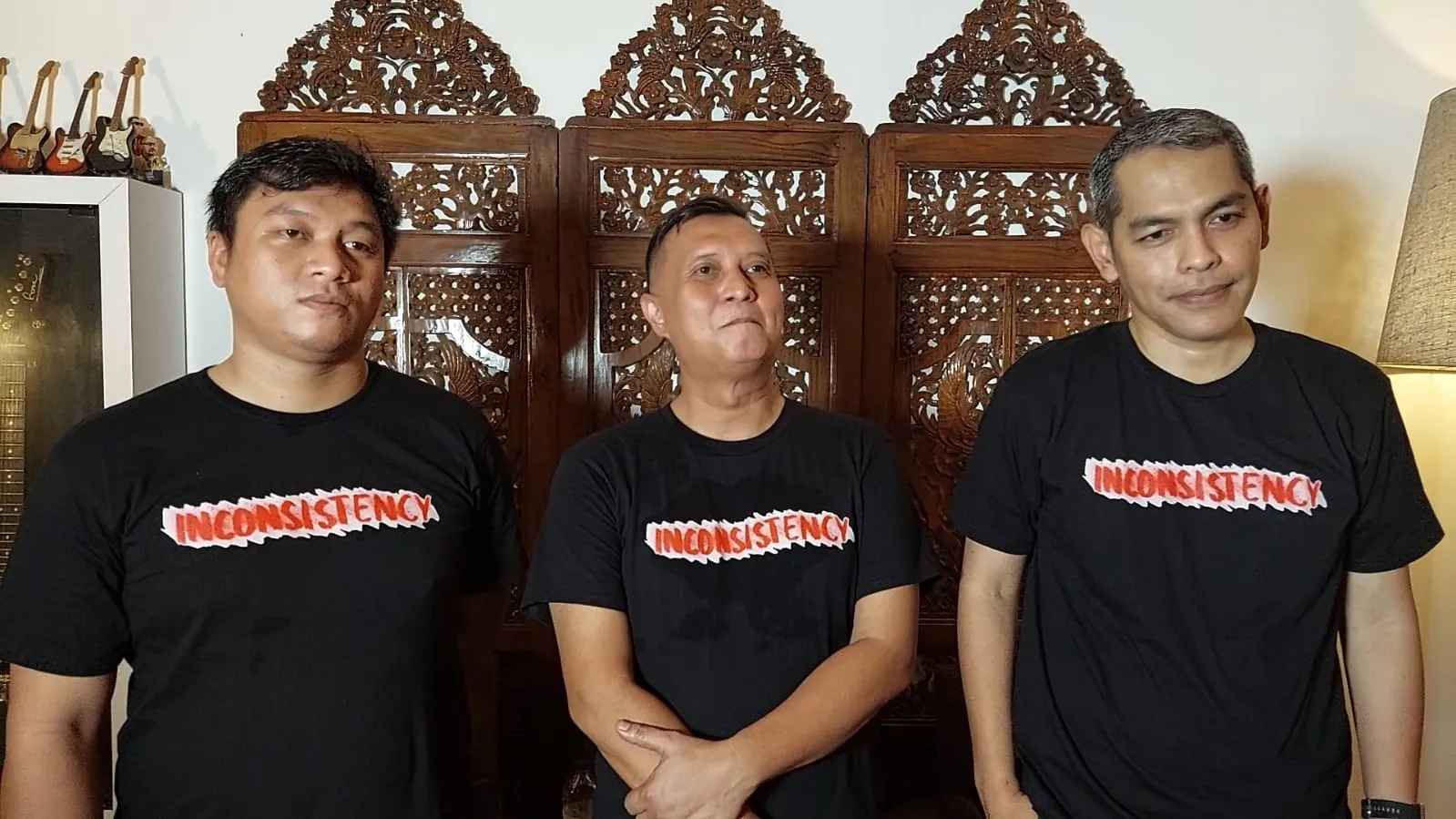 Ultah ke-50, Gitaris Padi Reborn Ari Tri Sosianto Rilis Album Solo ‘Inconsistency’