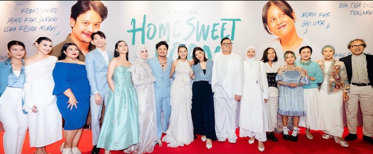 Para pemeran film 'Home Sweet Loan'. (Foto: Naomi/Nyata) 