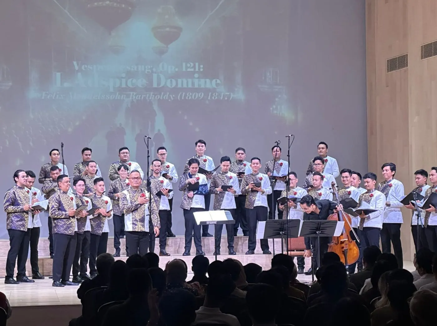 Lagu ‘Gala Bunga Matahari’ Jadi Penutup Konser Svara Deva Male Choir