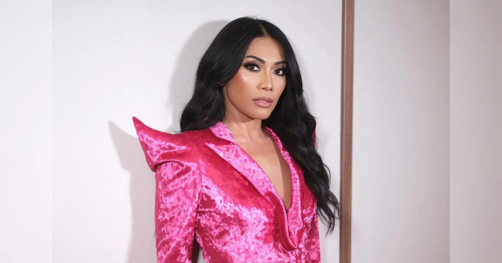 Anggun Gelar Tur Dunia, Tampil Spektakuler Bersama 2.000 Paduan Suara