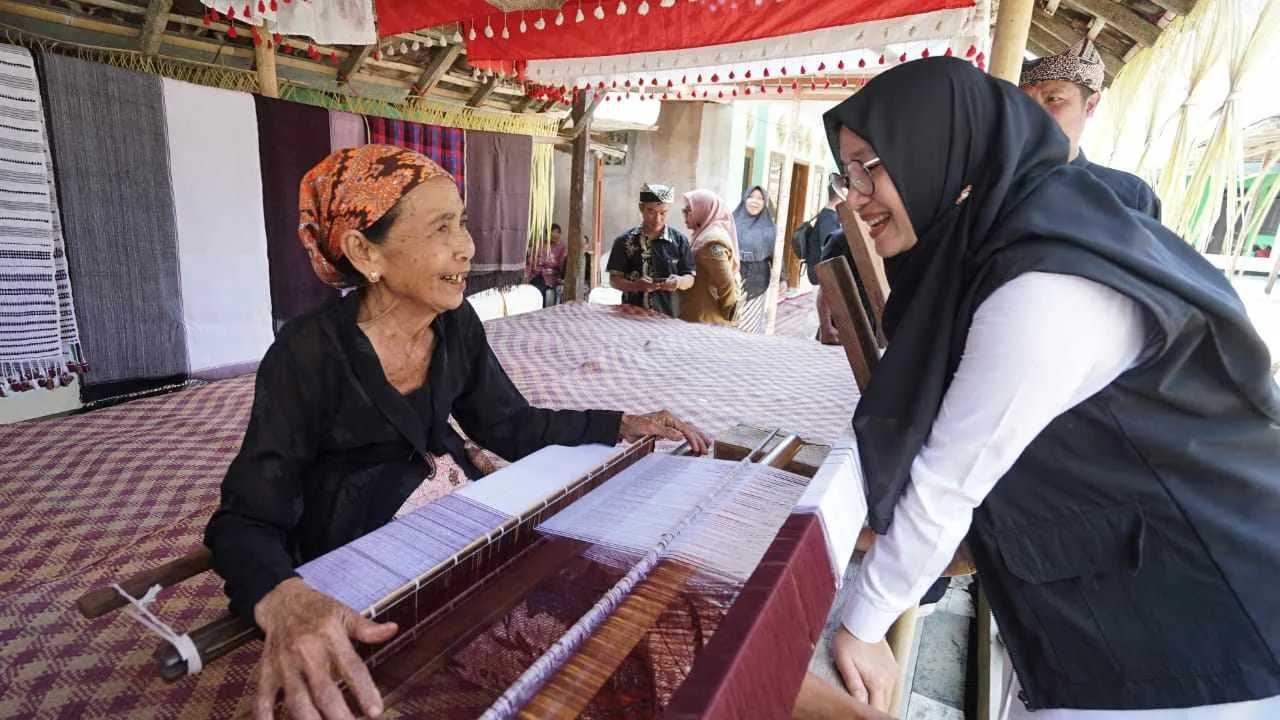 Mengenal Siami, Pelestari Tenun Wastra Using yang Raih AKI 2024