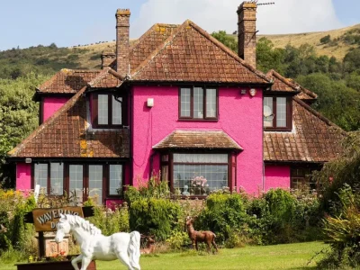 Rumah milik David Hipkins yang diprotes warga. Foto: Dok. Daily Mail