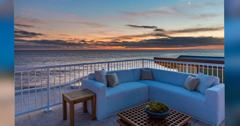 Penampakan ruang santai di dek atap beach house Nicolas Cage (Foto: Instagram/realestates.ai)