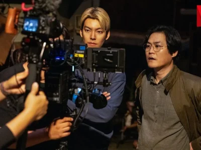 Kim Woo Bin saat syuting 'Officer Black Belt. (Foto: Instagram/netflixkr)